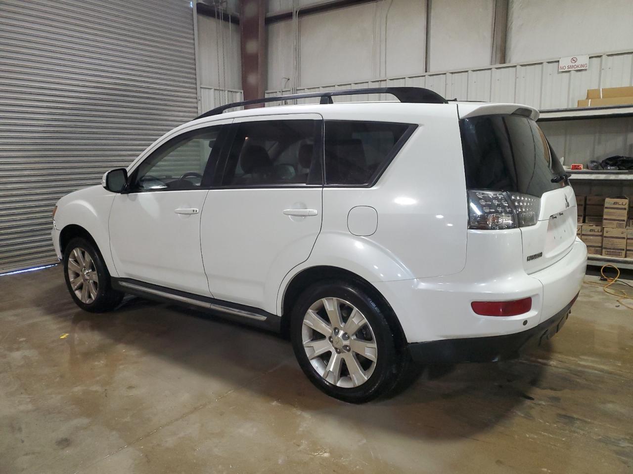 2012 Mitsubishi Outlander - Image 2