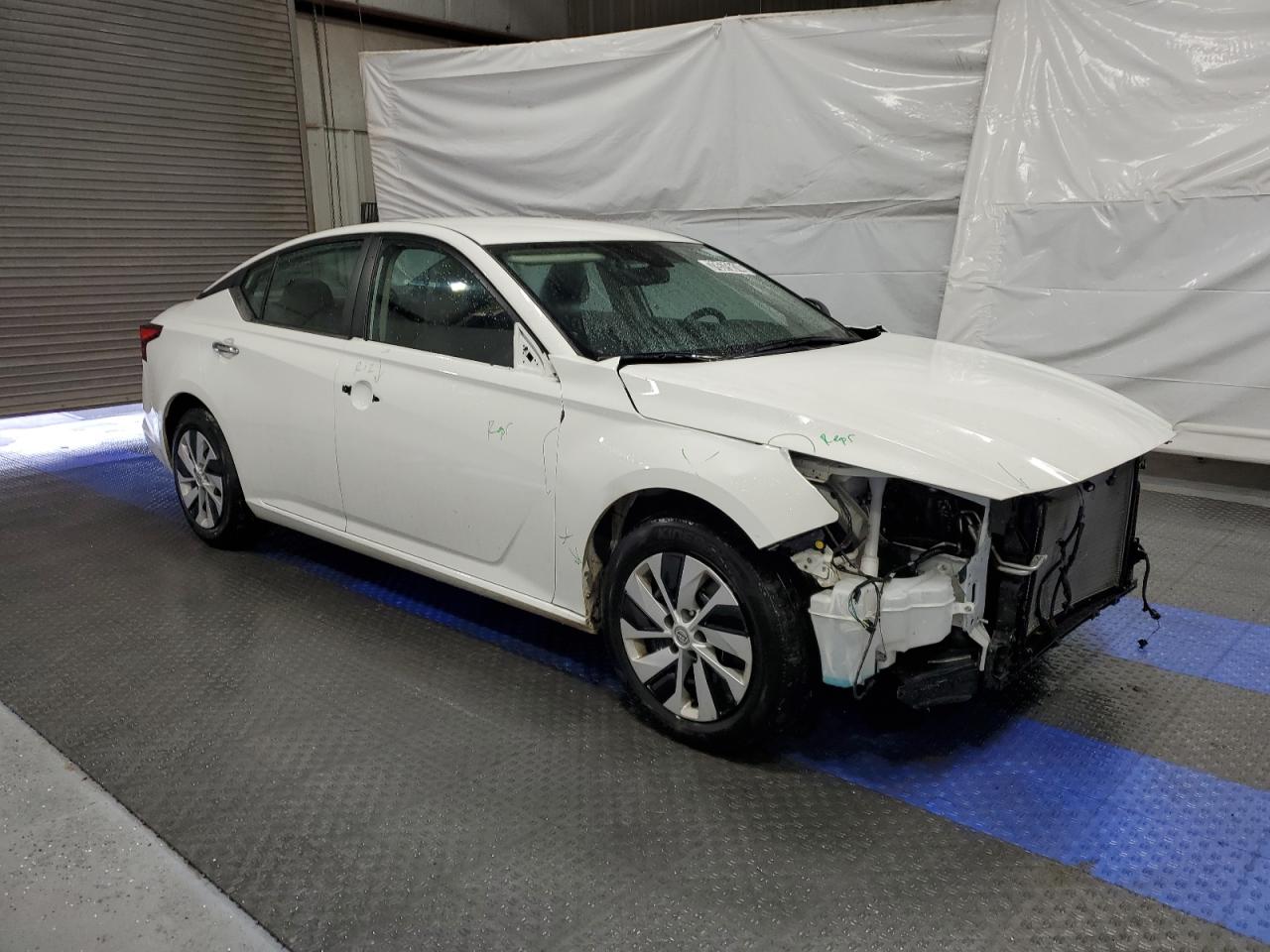 2024 Nissan Altima - Image 4