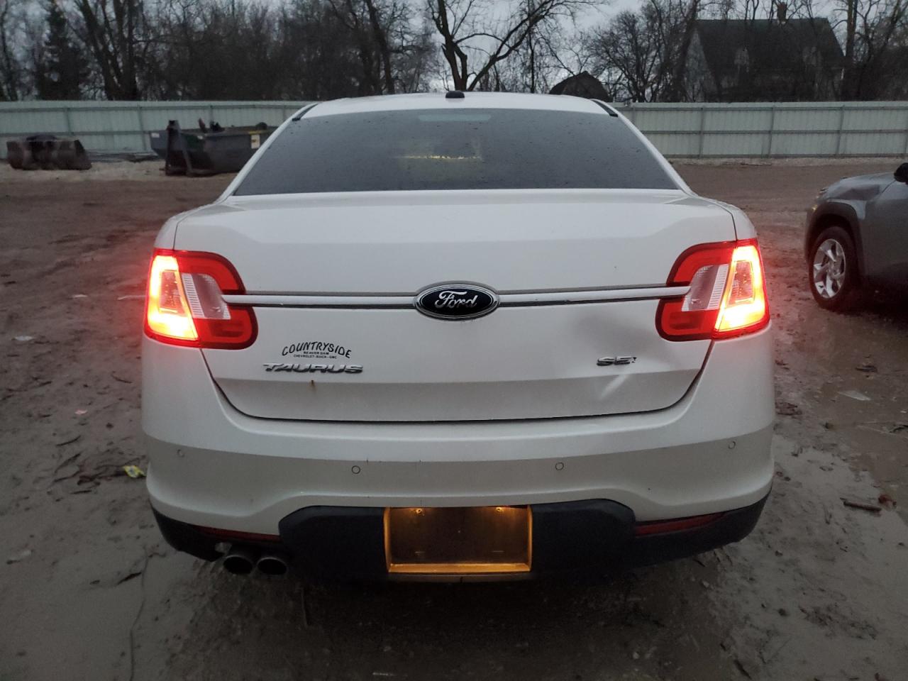 2010 Ford Taurus - Image 6