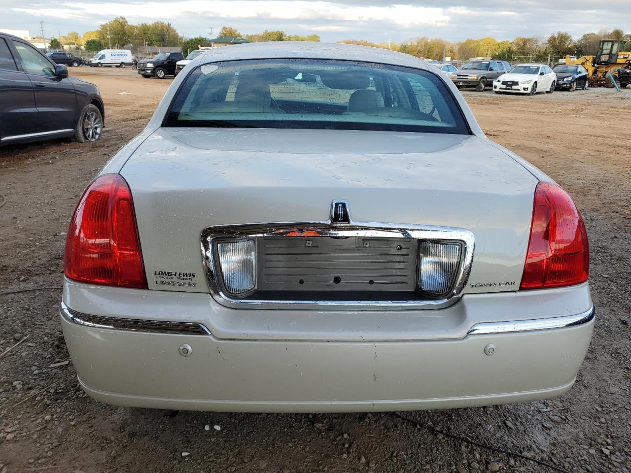 2004 Lincoln Town Car - Image 6
