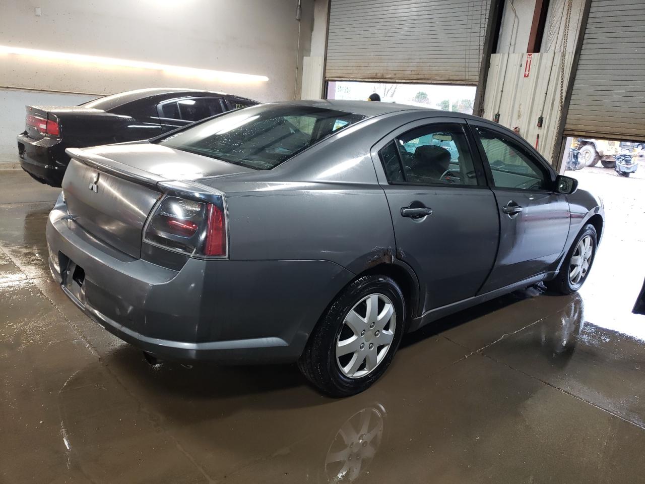 2005 Mitsubishi Galant - Image 3