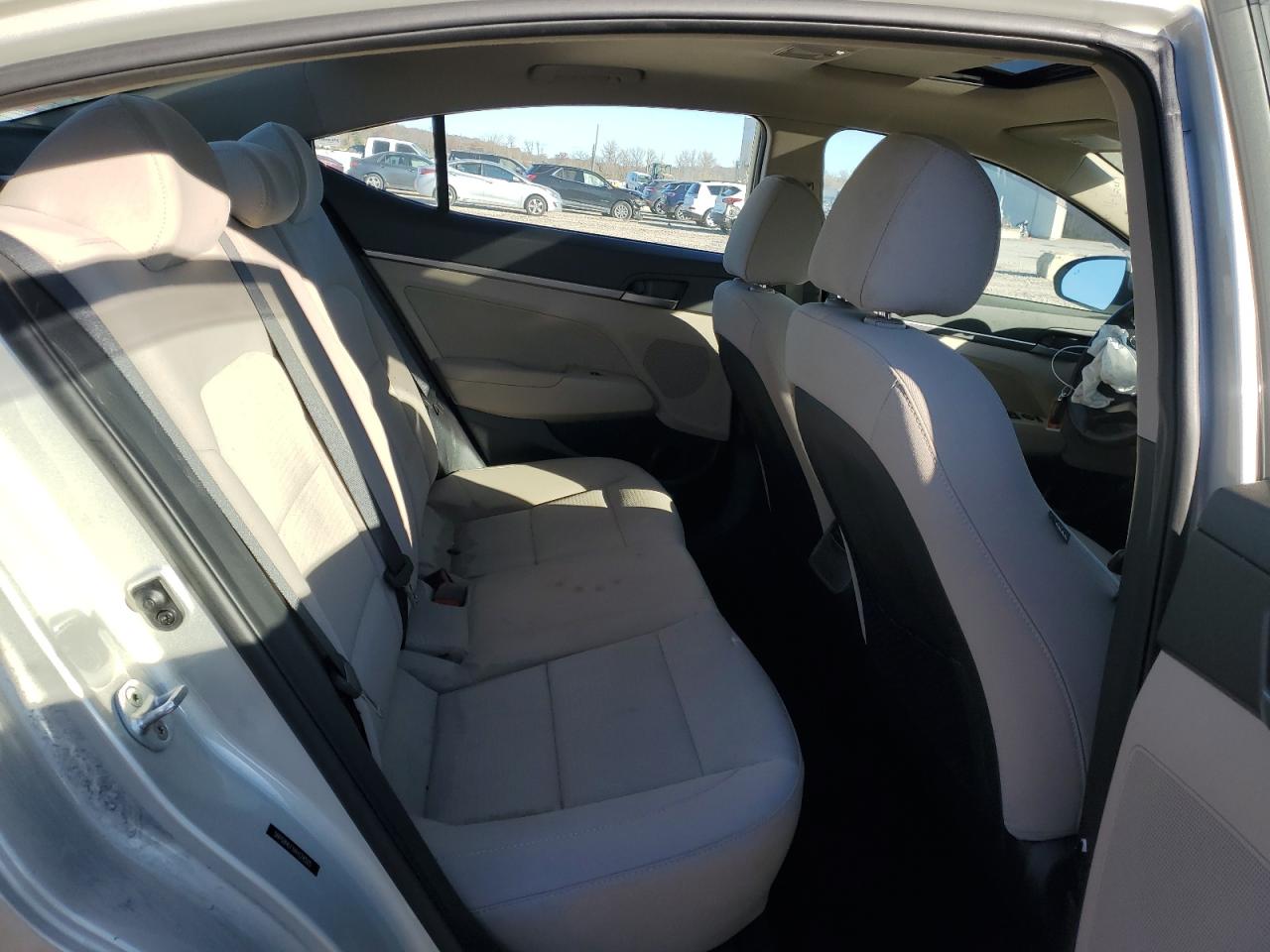 2017 Hyundai Elantra - Image 10