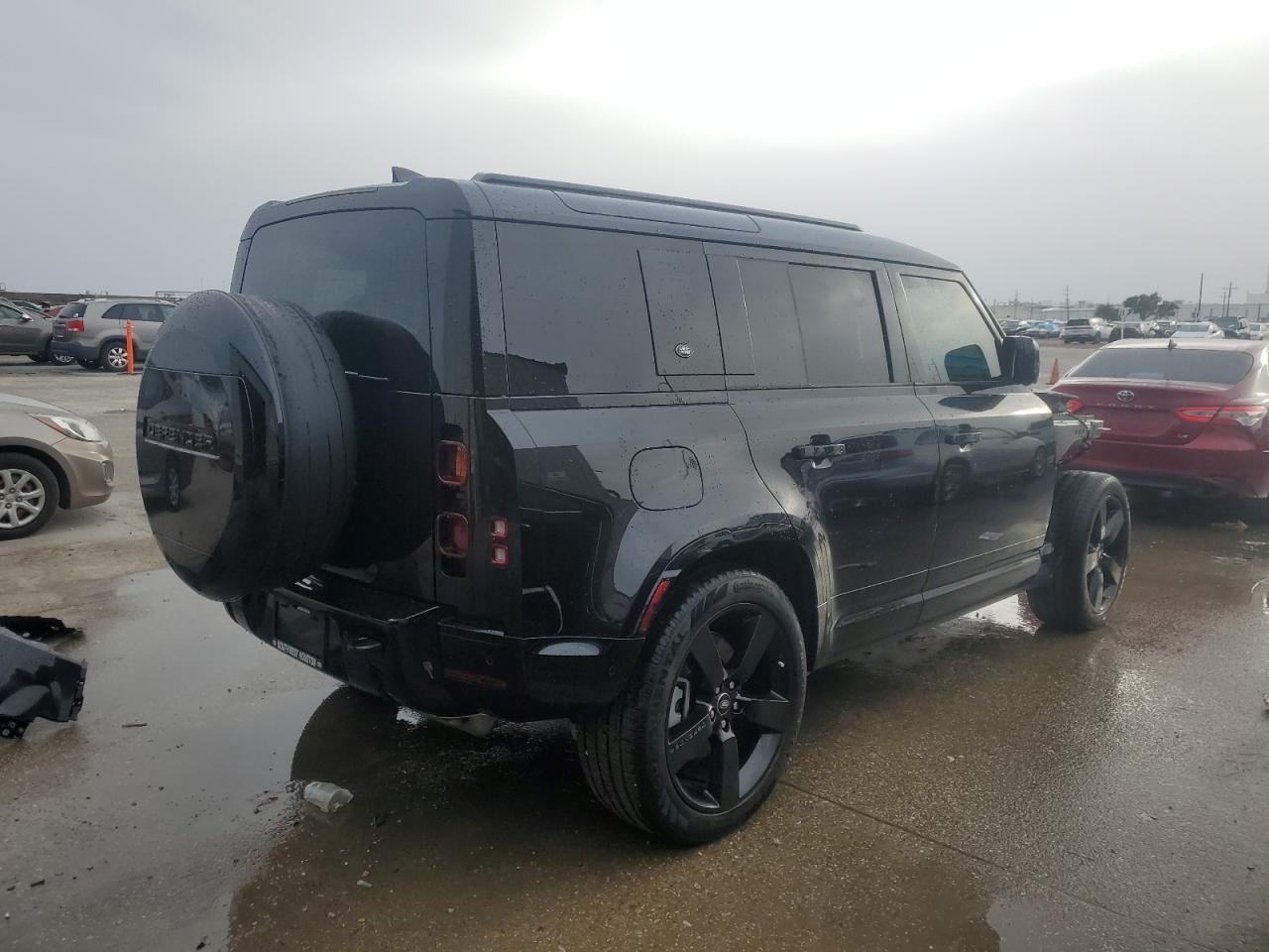 2024 Land Rover Defender - Image 3