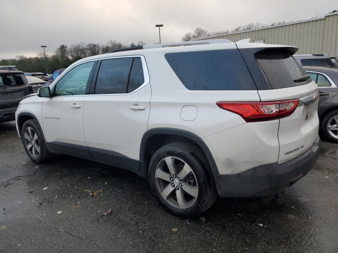 VIN 1GNEVHKW5JJ282632 2018 CHEVROLET TRAVERSE no.2