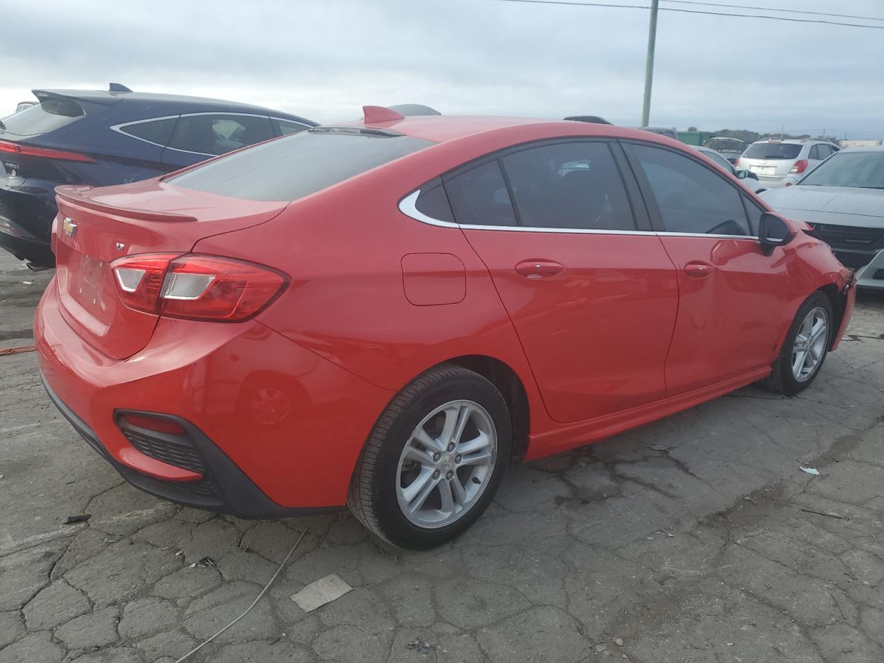 2018 Chevrolet Cruze - Image 3