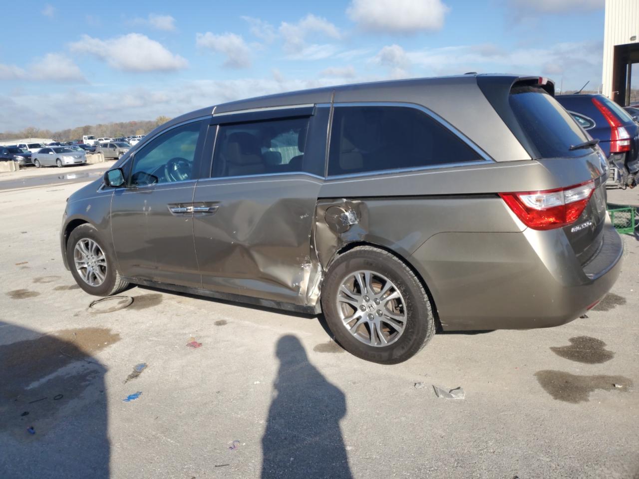 2011 Honda Odyssey - Image 2