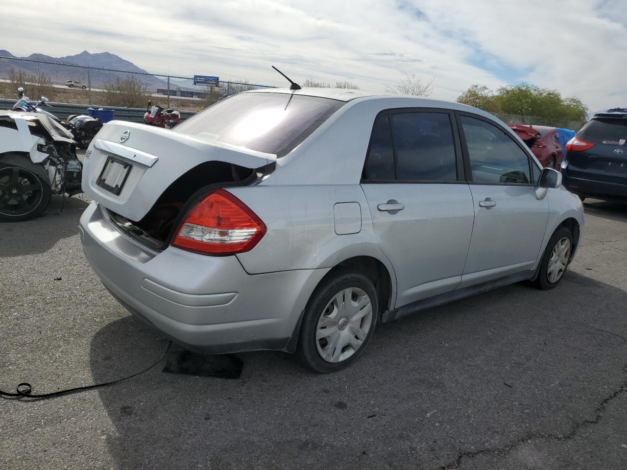 2010 Nissan Versa - Image 3