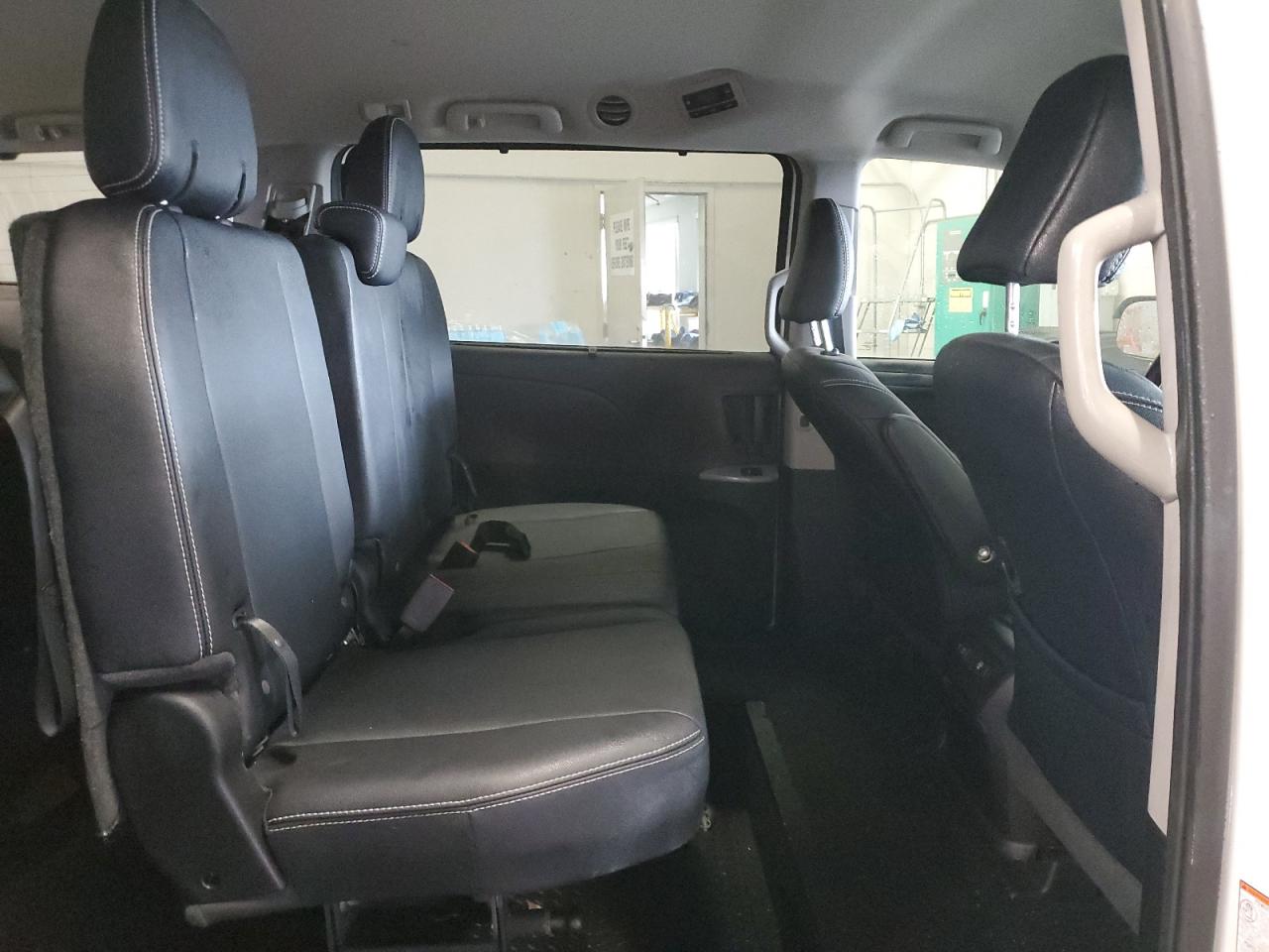 2019 Toyota Sienna - Image 11