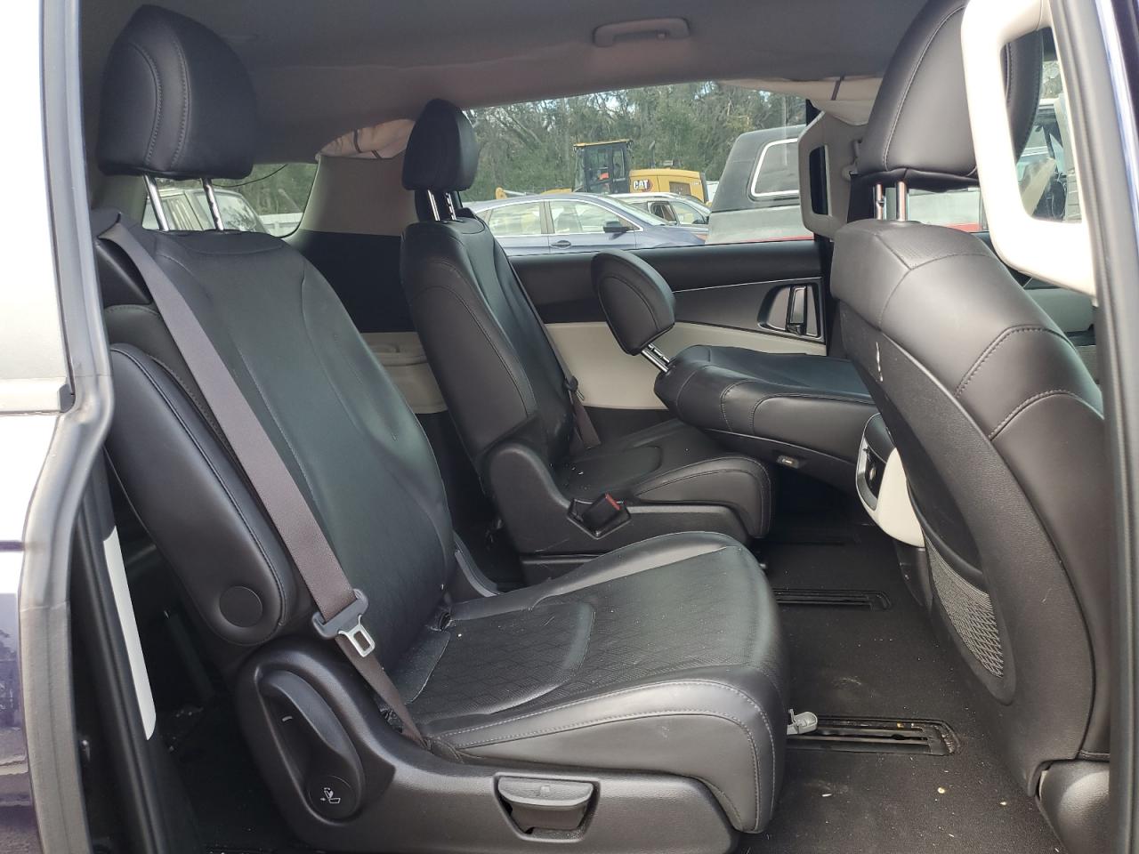 2022 Kia Carnival - Image 11
