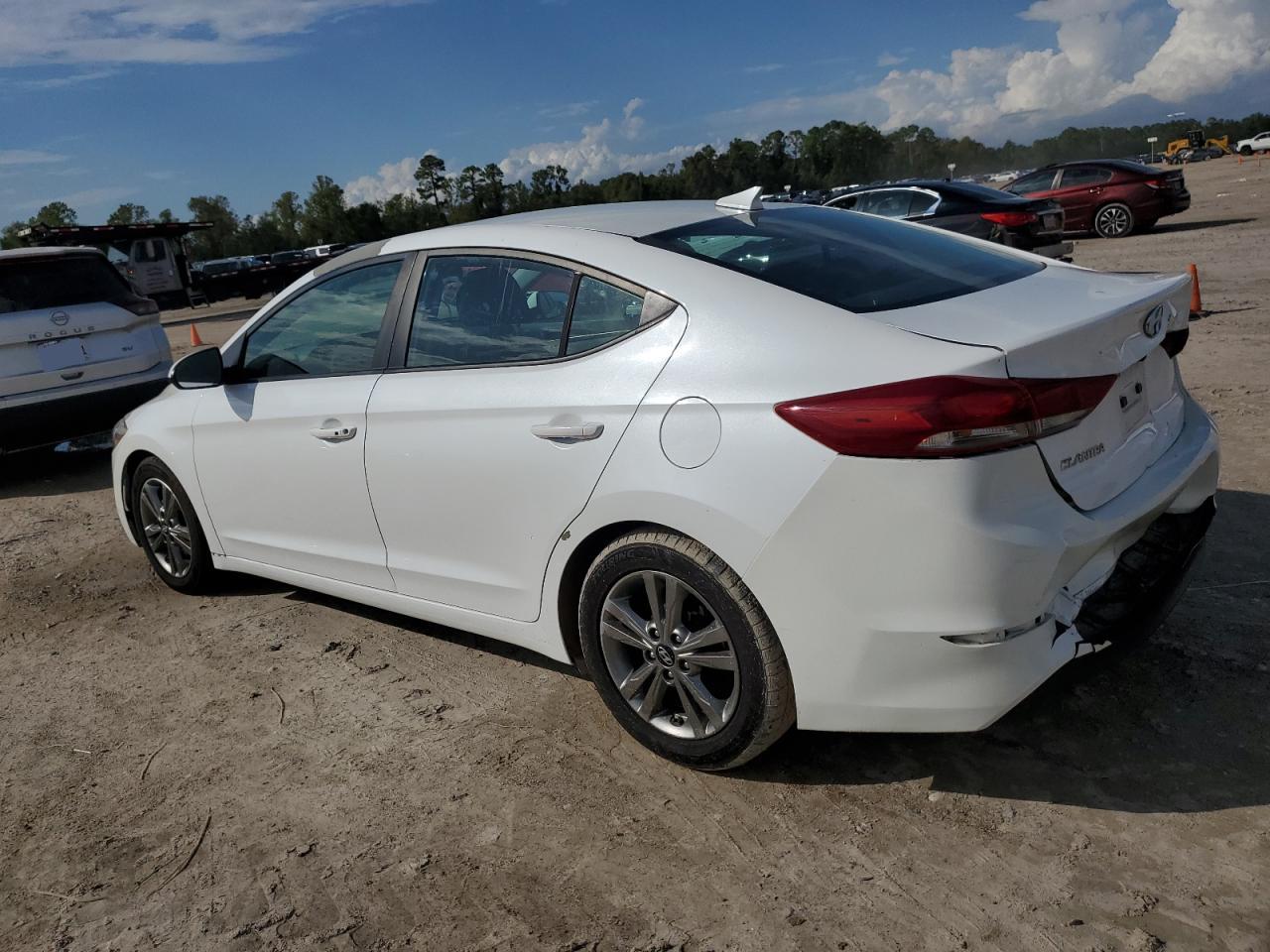 VIN 5NPD84LF4HH172225 2017 HYUNDAI ELANTRA no.2