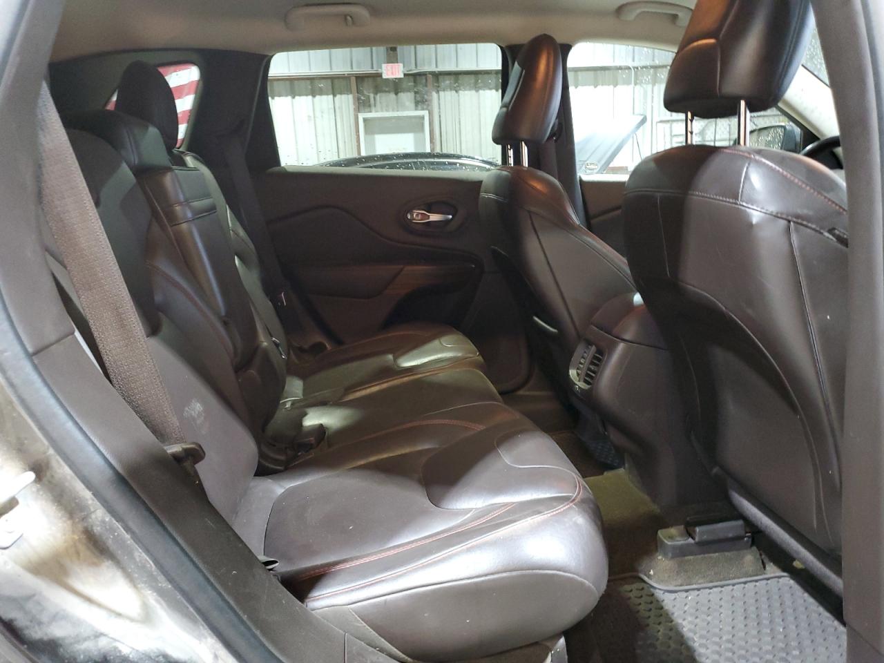 2016 Jeep Cherokee - Image 11
