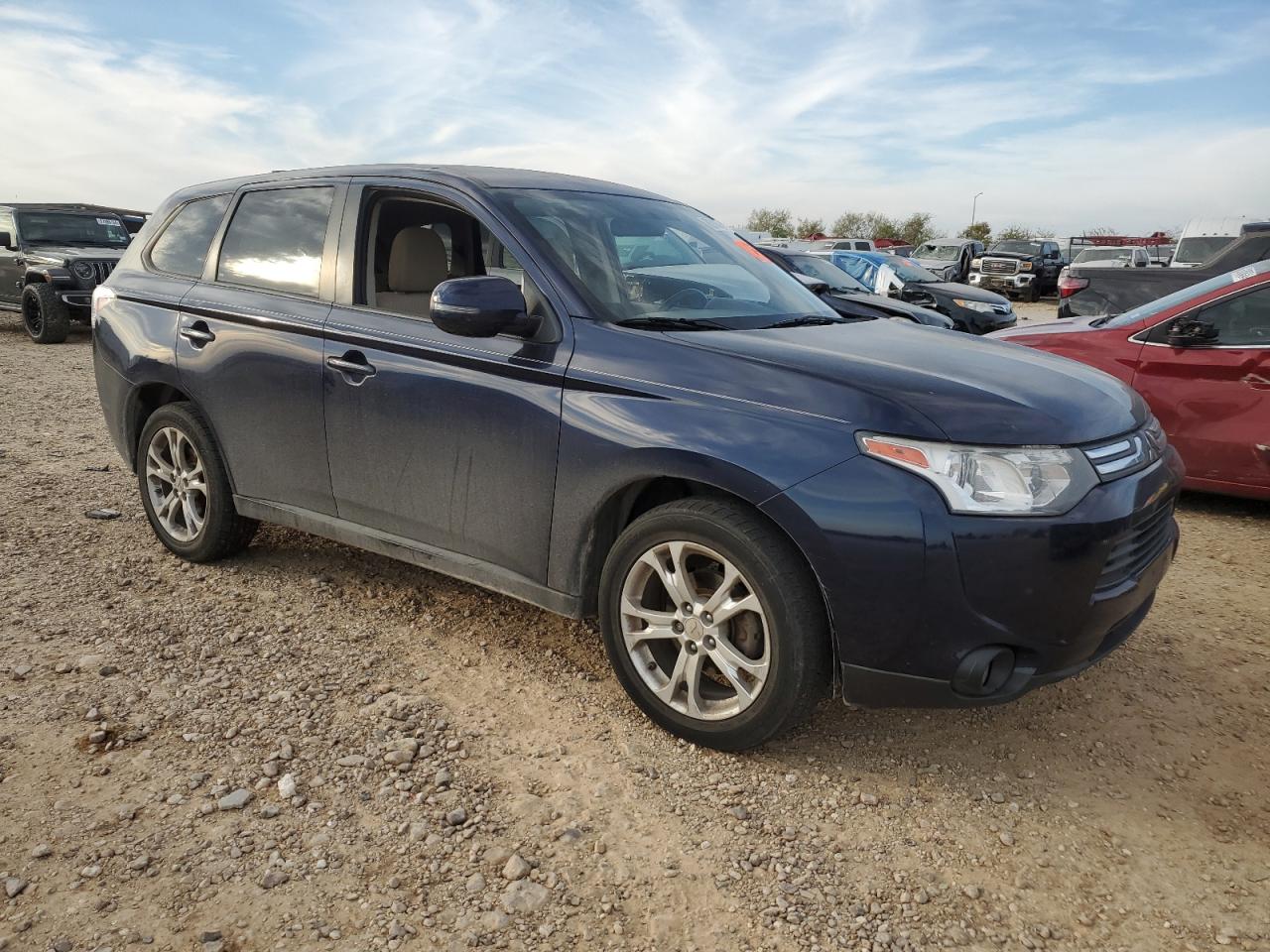 2014 Mitsubishi Outlander - Image 4