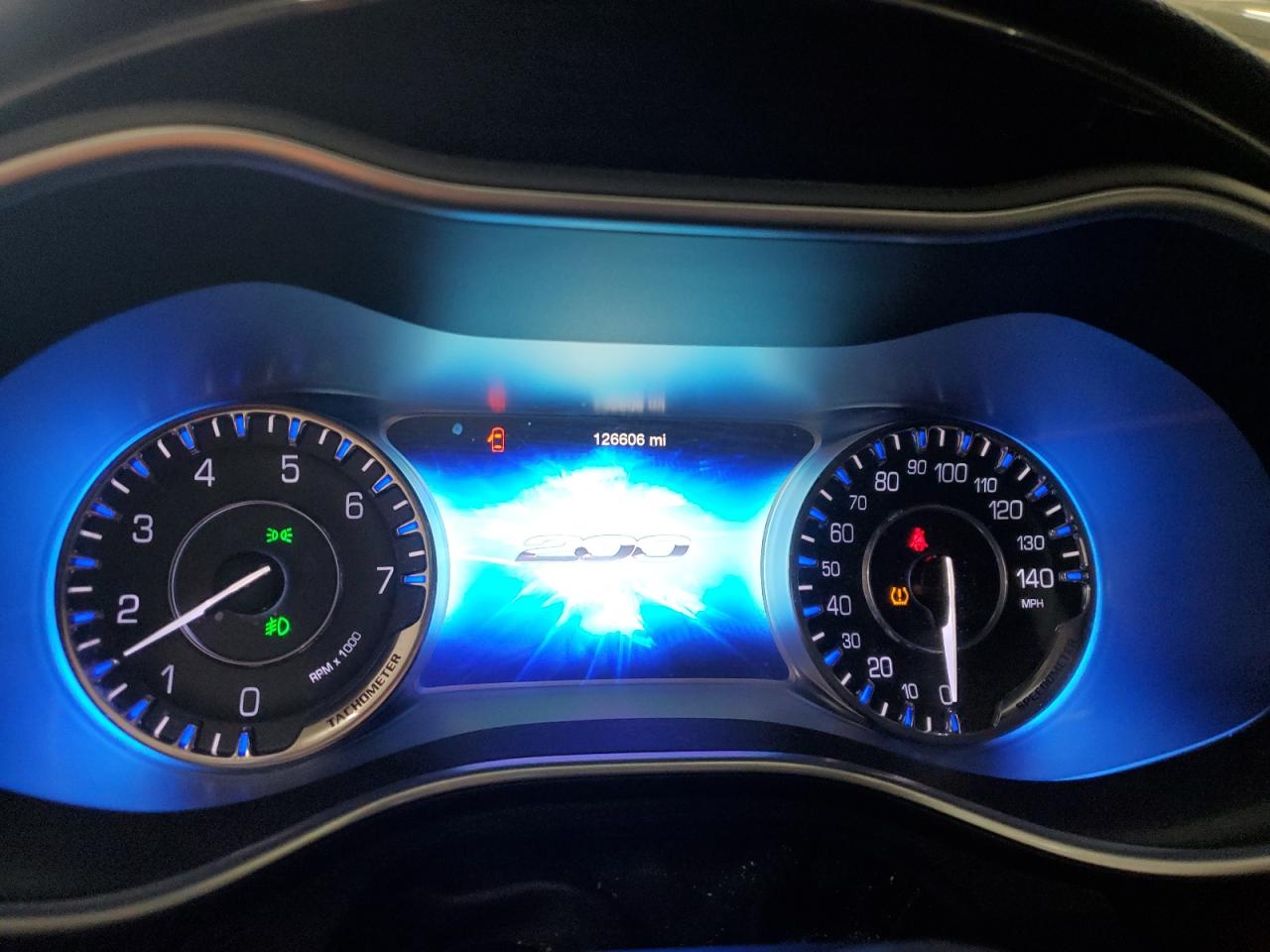 2015 Chrysler 200 - Image 9