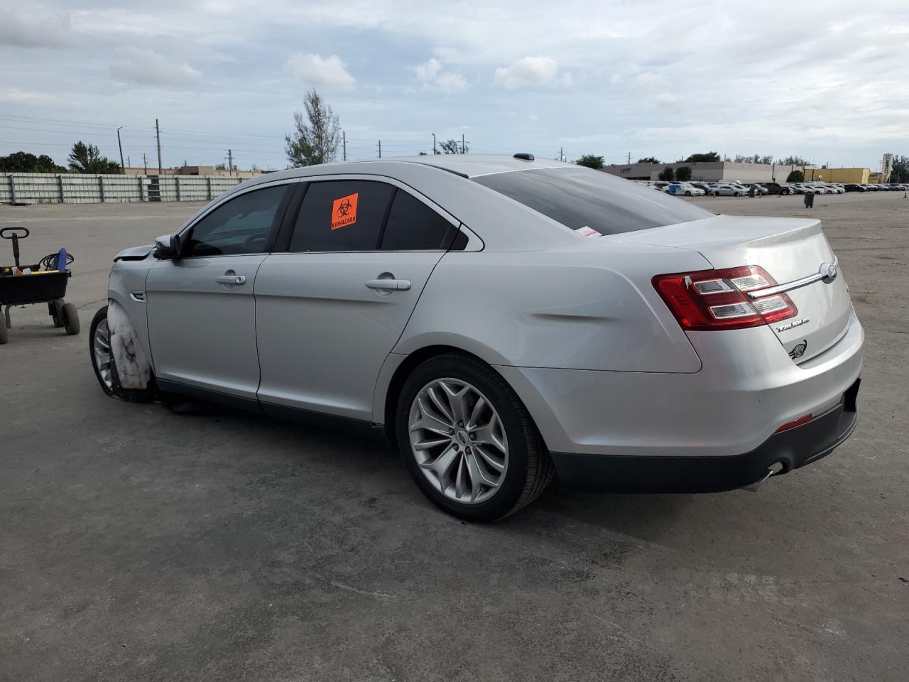 2018 Ford Taurus - Image 2