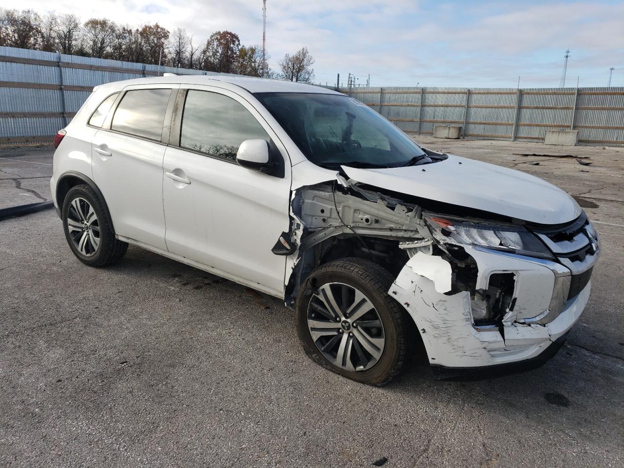 2020 Mitsubishi Outlander - Image 4