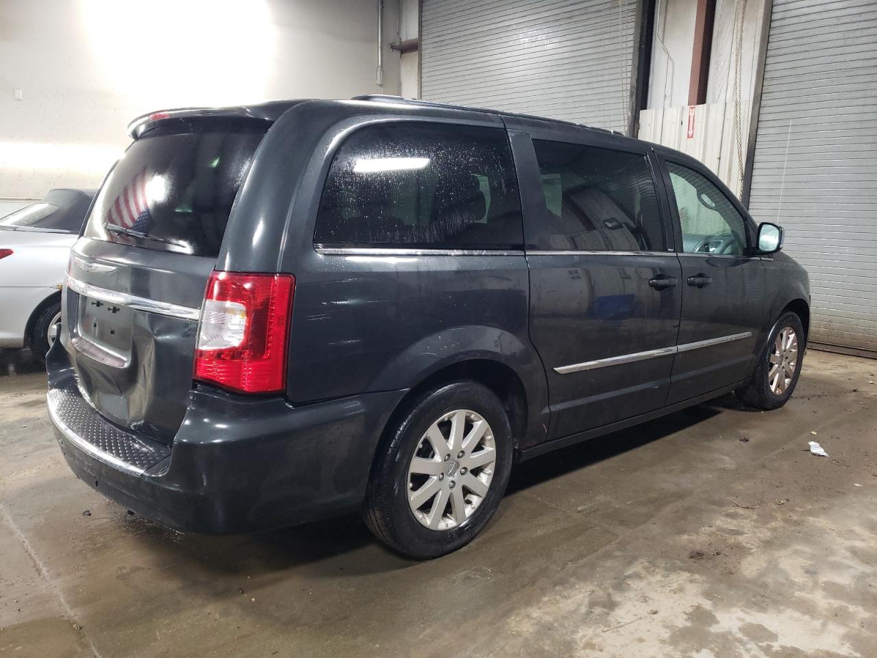 2011 Chrysler Town & Country - Image 3