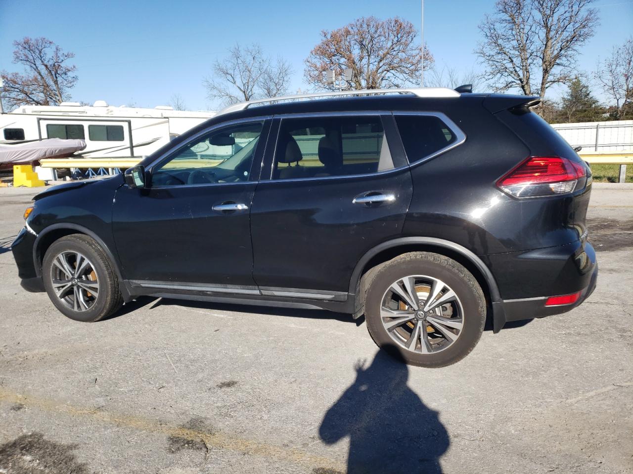 2017 Nissan Rogue - Image 2