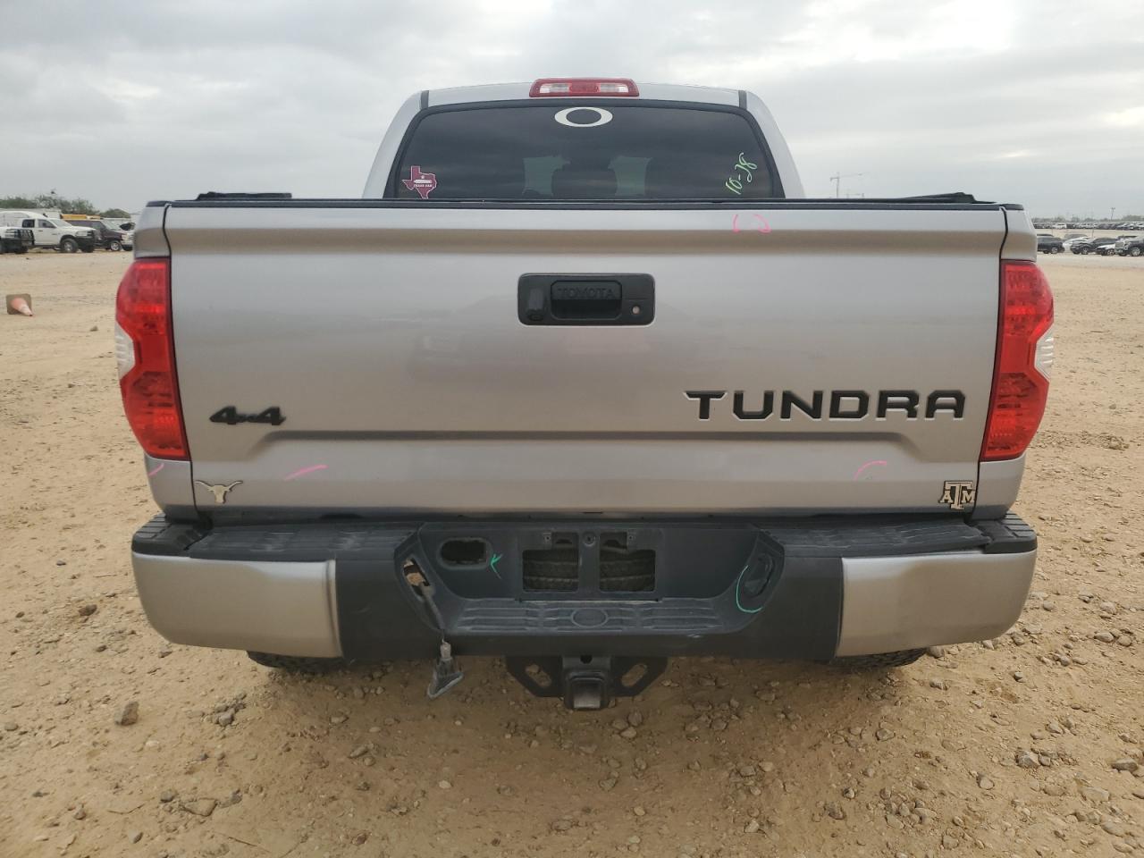 5TFDY5F13JX690598 2018 Toyota Tundra Crewmax Sr5