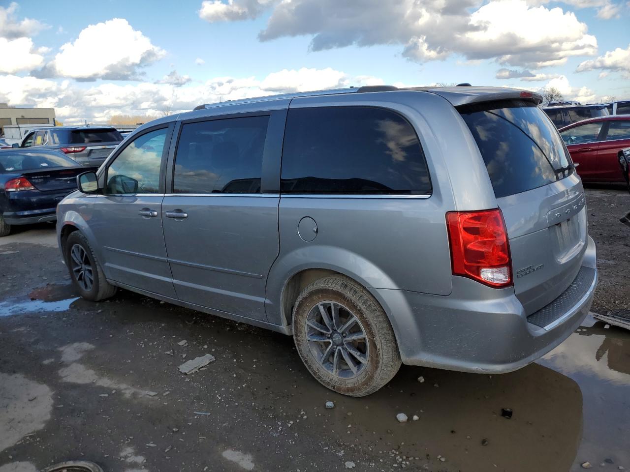 2017 Dodge Caravan - Image 2