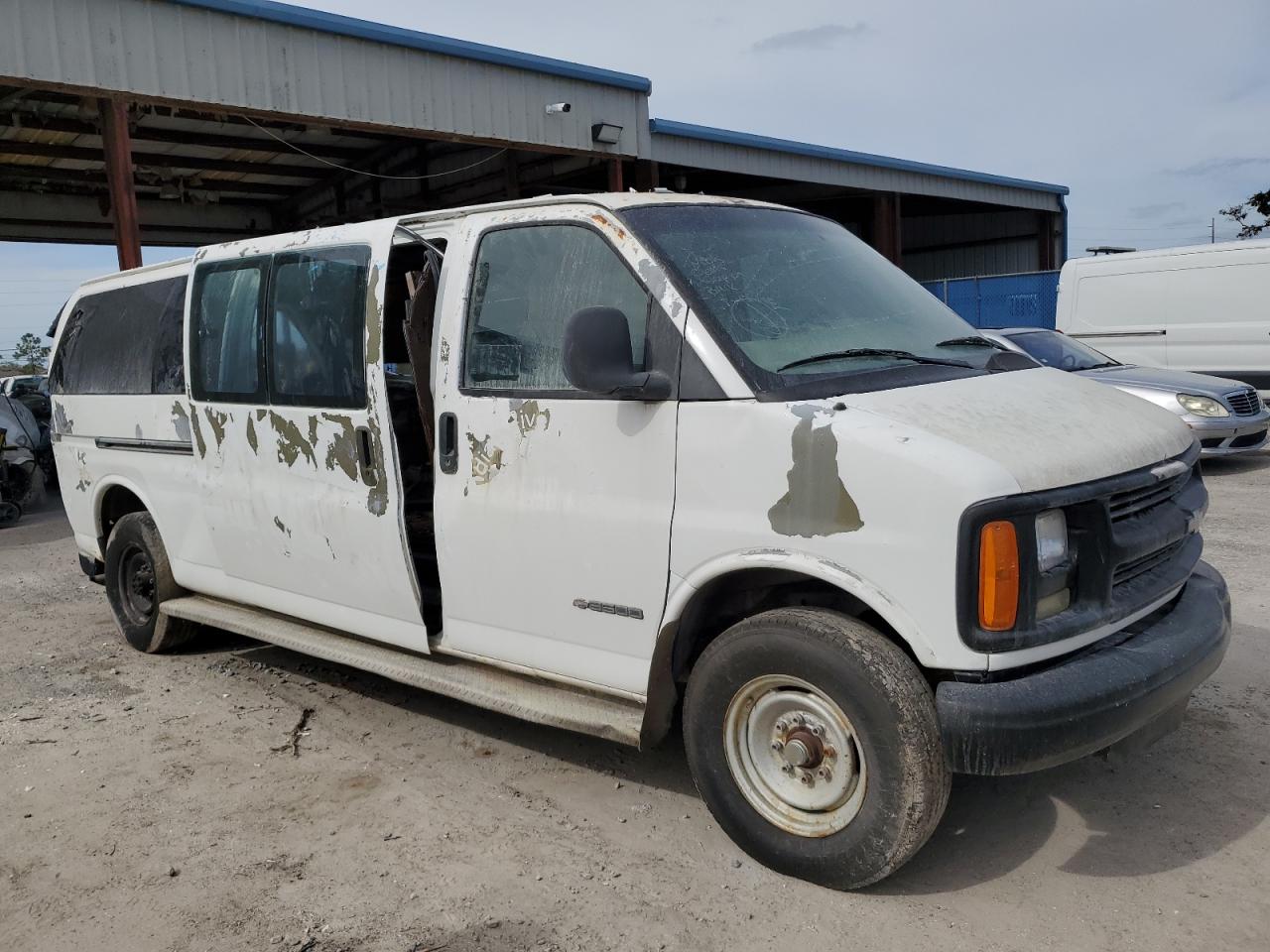 2001 Chevrolet Express G3500 للبيع في Riverview، FL - Rear End