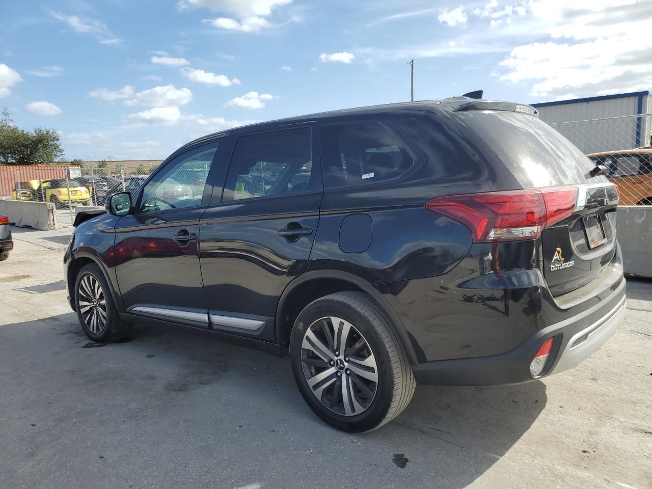 2020 Mitsubishi Outlander - Image 2