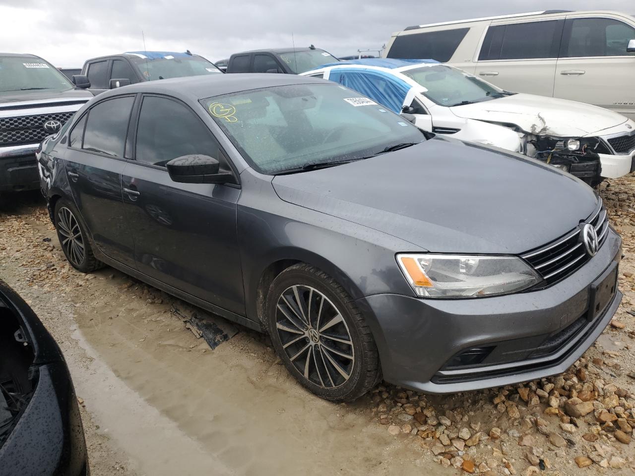 2015 Volkswagen Jetta - Image 4