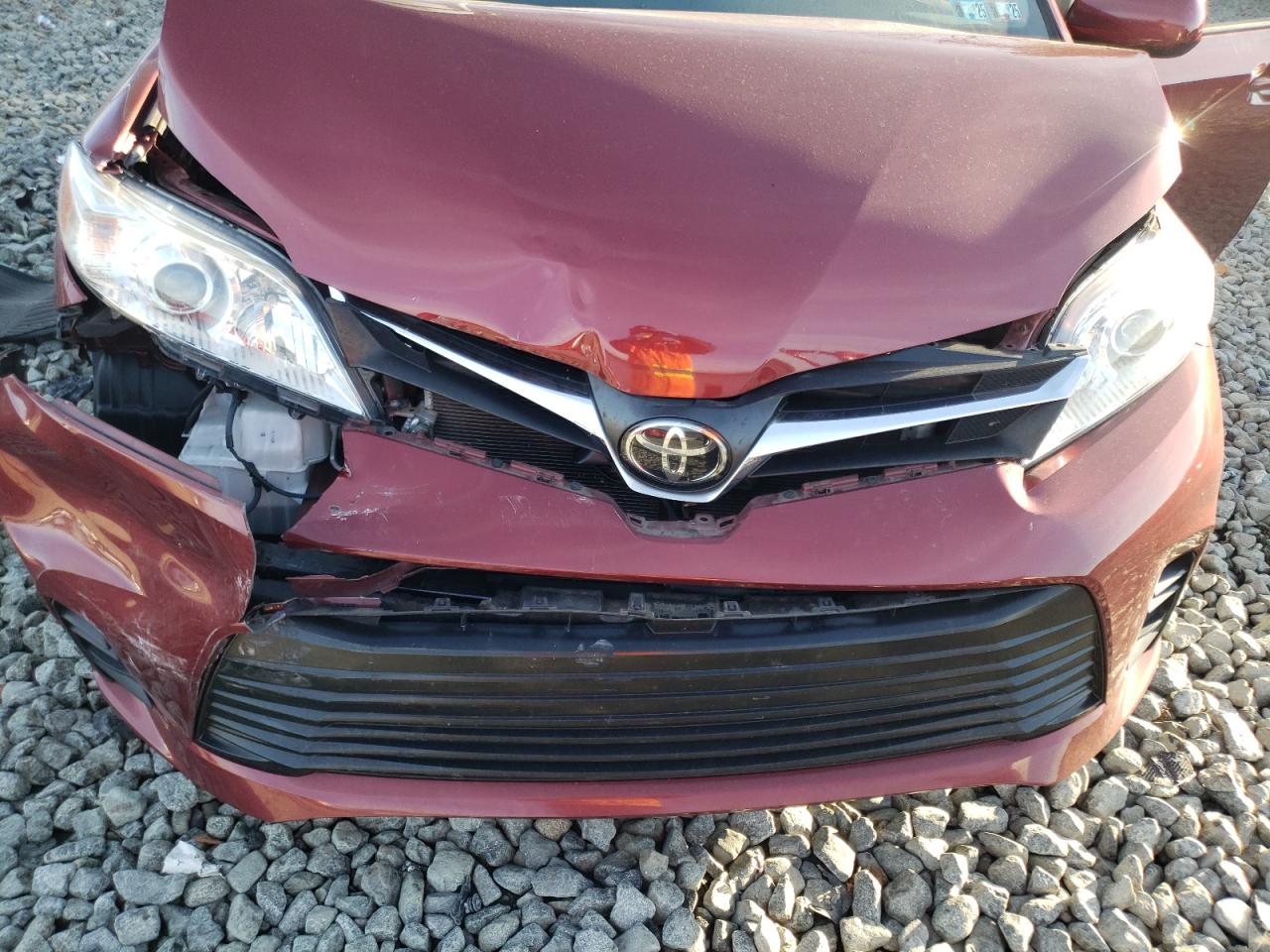 2020 Toyota Sienna - Image 13