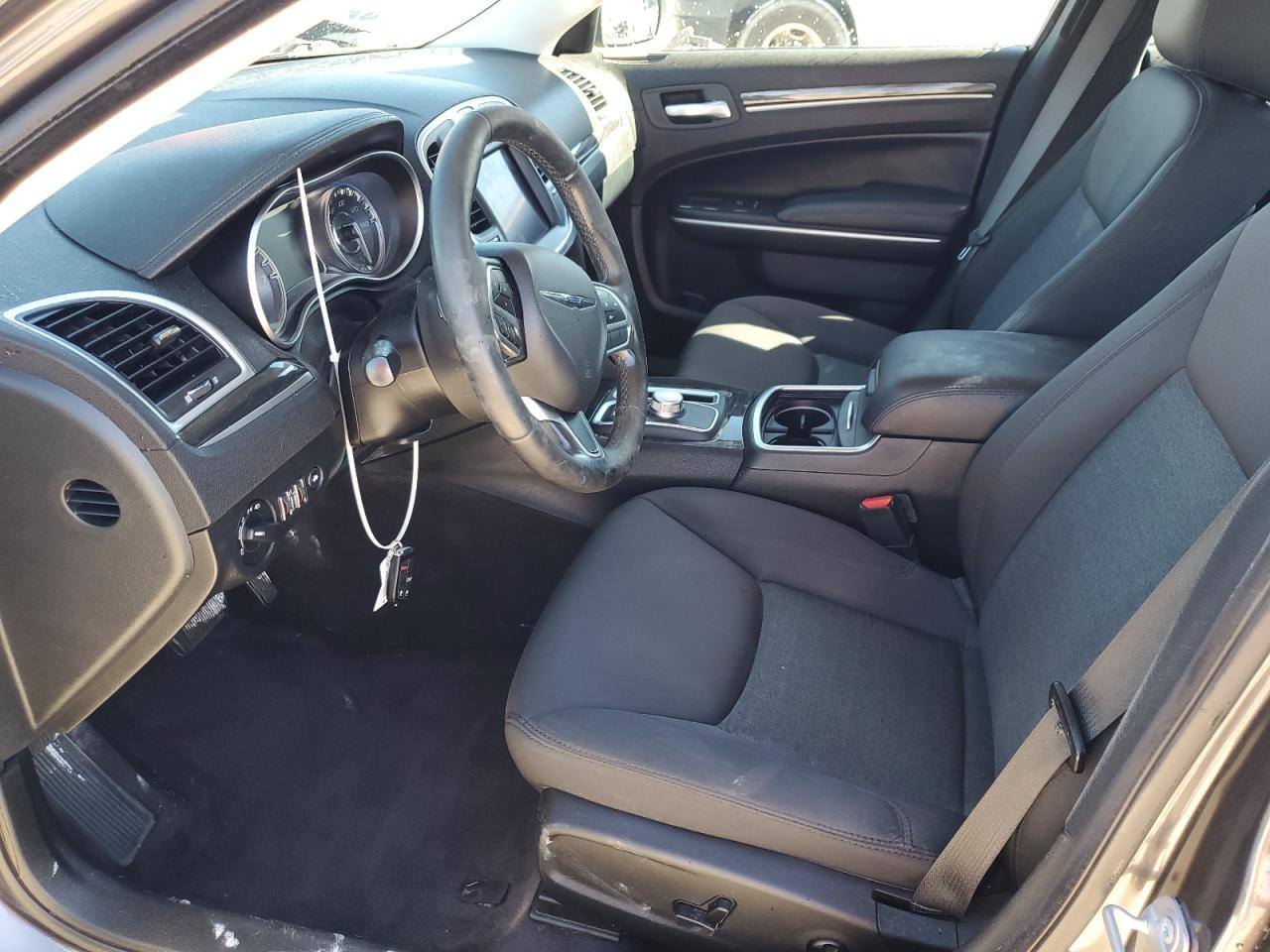 2018 Chrysler 300 - Image 7