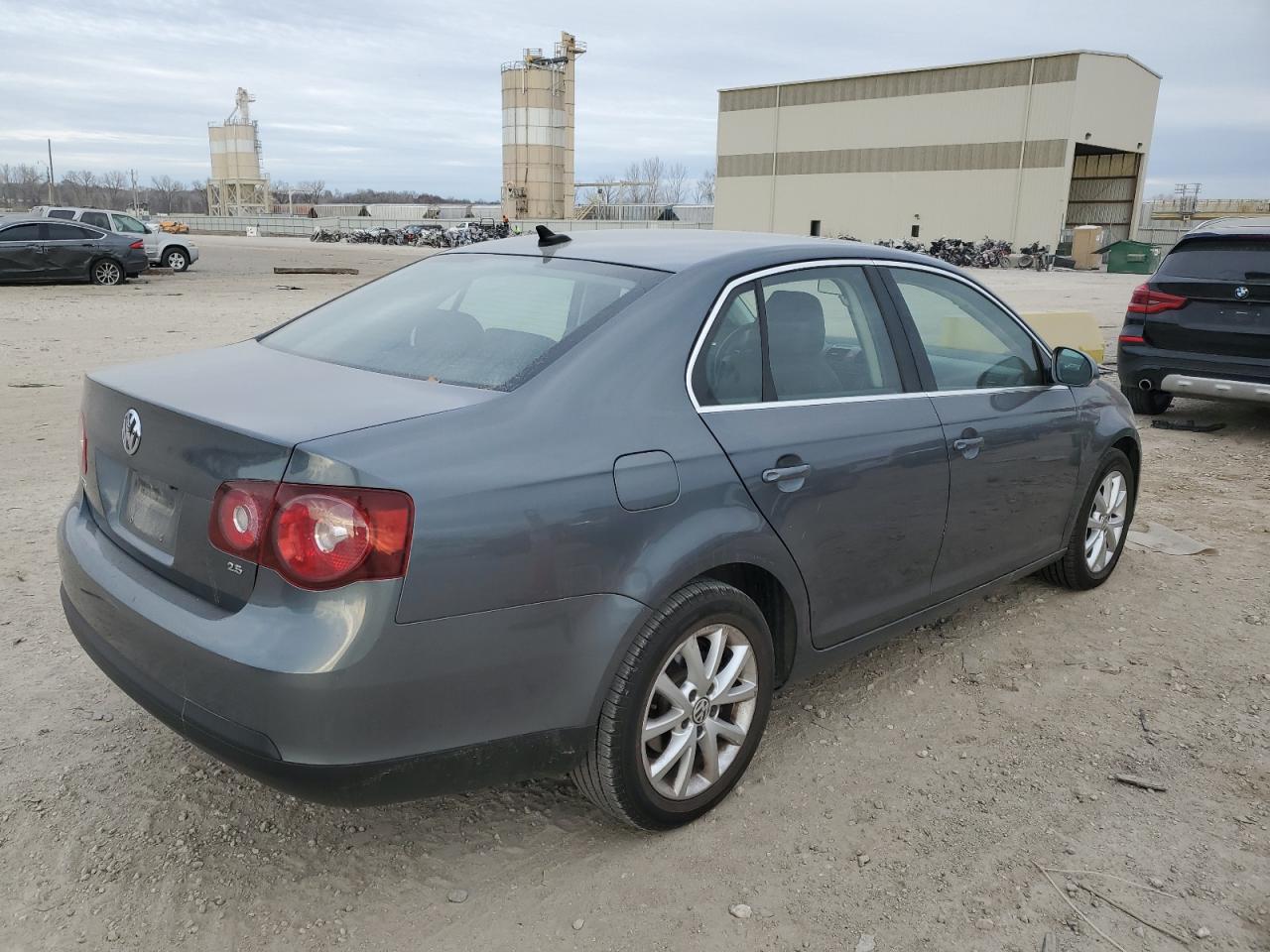 2010 Volkswagen Jetta - Image 3