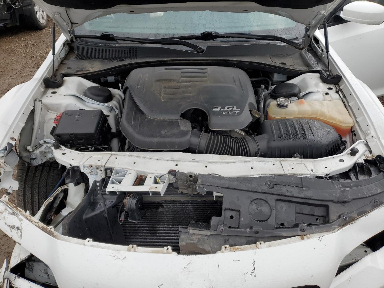 2017 Chrysler 300 - Image 11