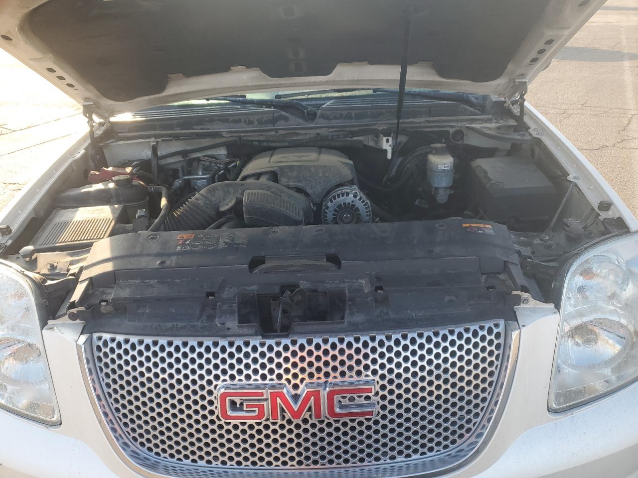 2013 GMC Yukon - Image 14