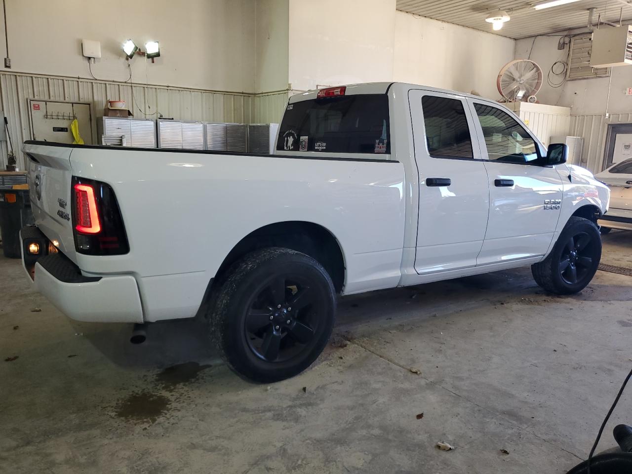 2016 RAM 1500 - Image 3