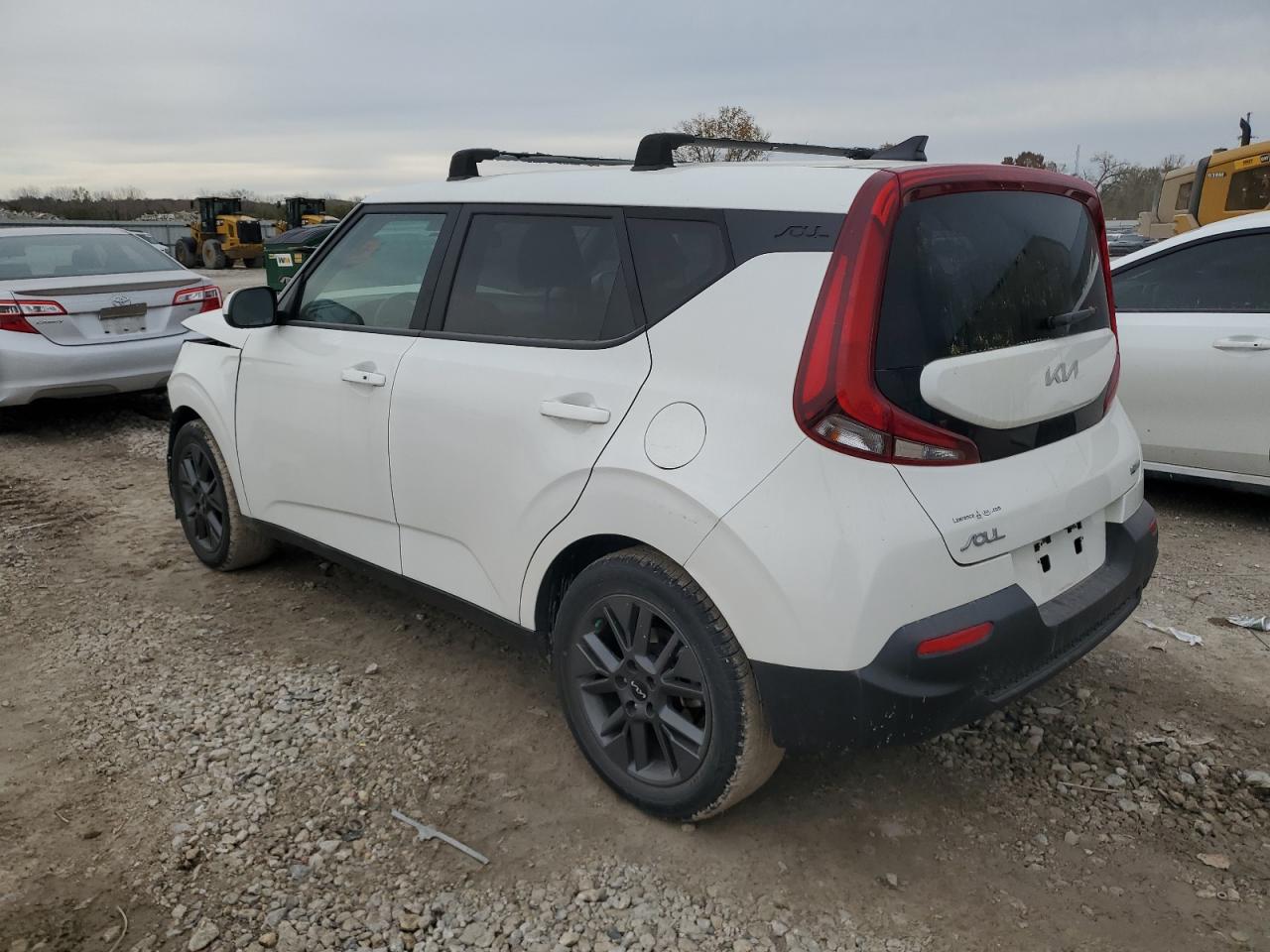 2022 Kia Soul - Image 2