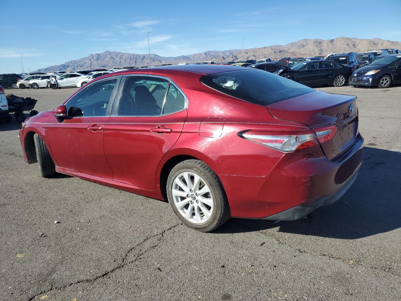 VIN 4T1B11HK2JU592928 2018 TOYOTA CAMRY no.2