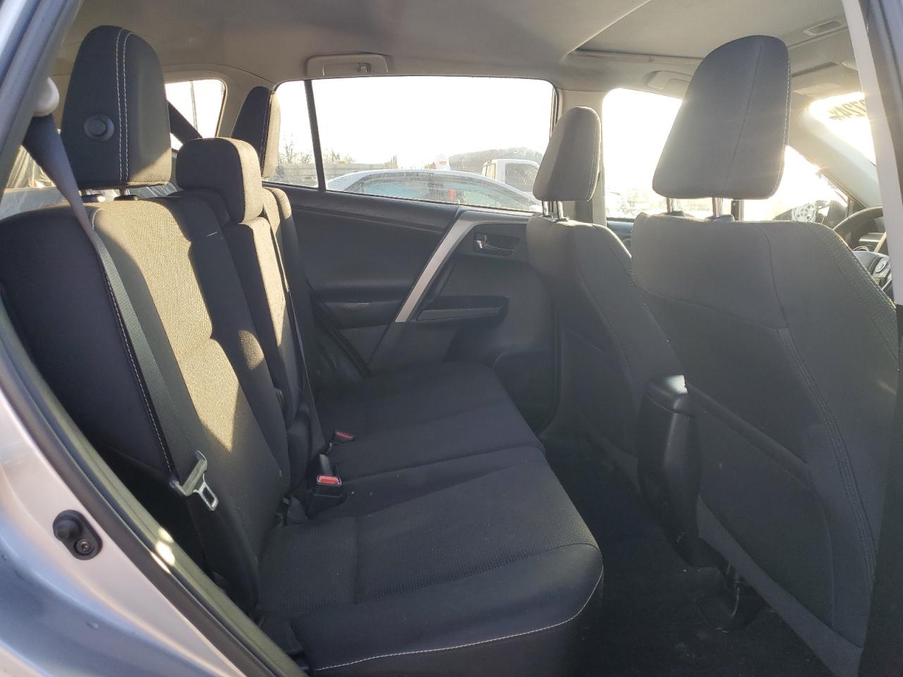 2018 Toyota RAV 4 - Image 11