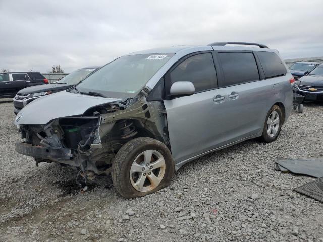 Earlington, KY에서 판매 중인 2014 Toyota Sienna Le - Front End