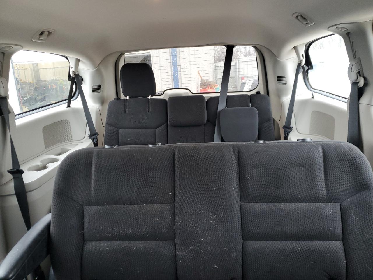 2017 Dodge Caravan - Image 10