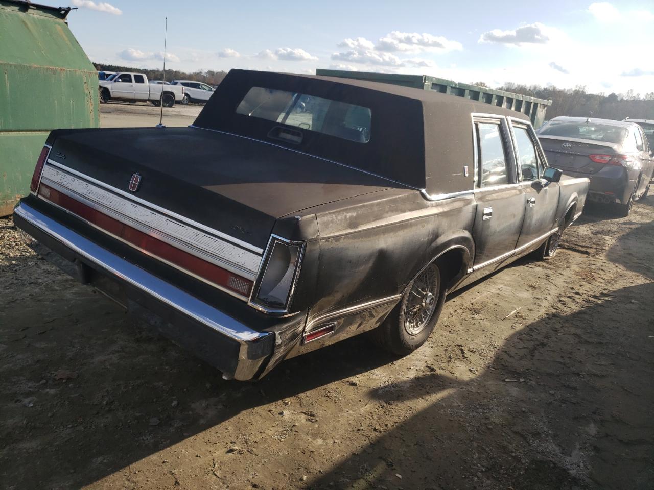 1989 Lincoln Town Car - Image 3
