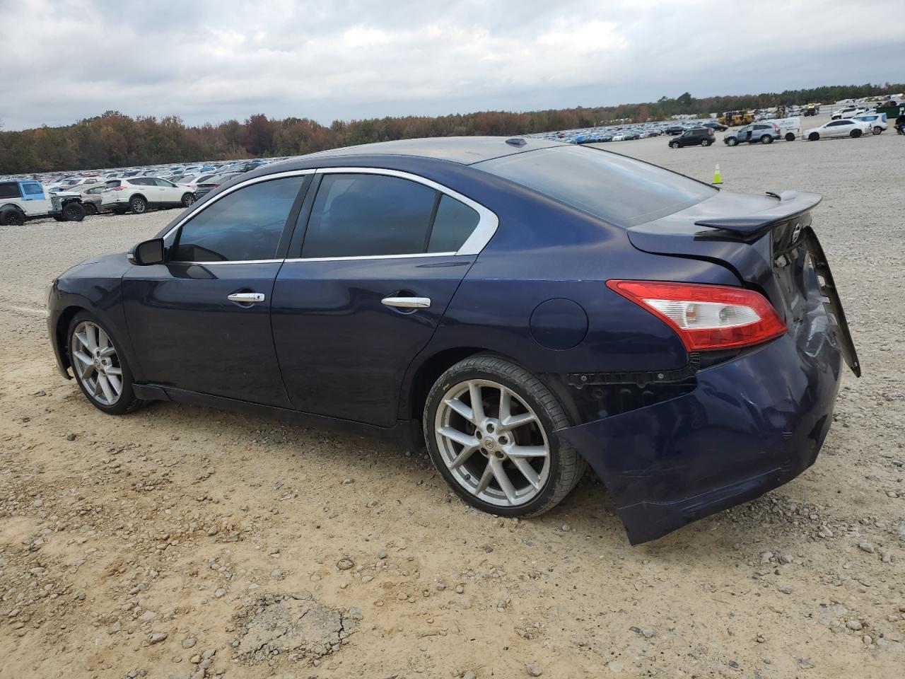 2009 Nissan Maxima - Image 2