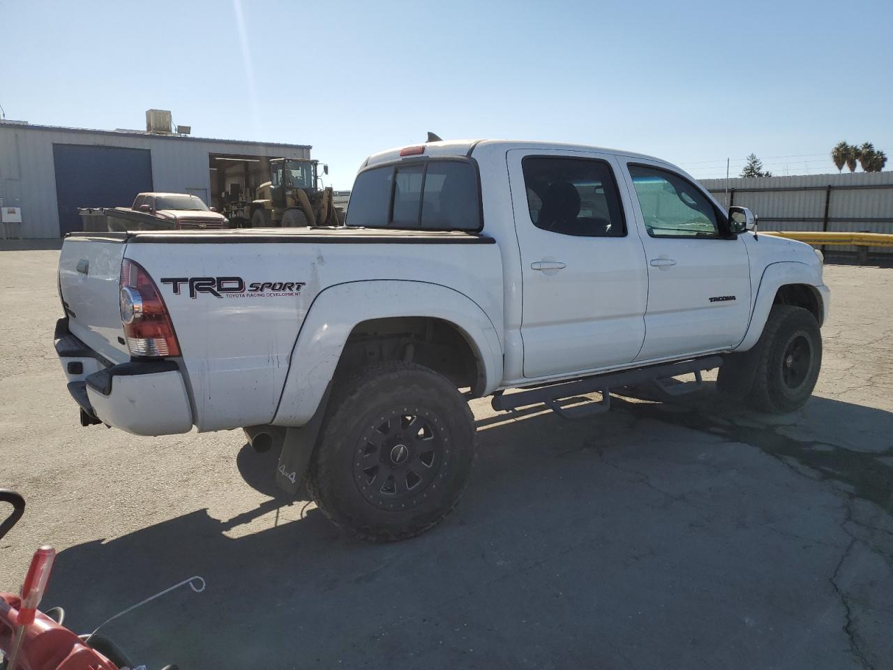 2015 Toyota Tacoma - Image 3