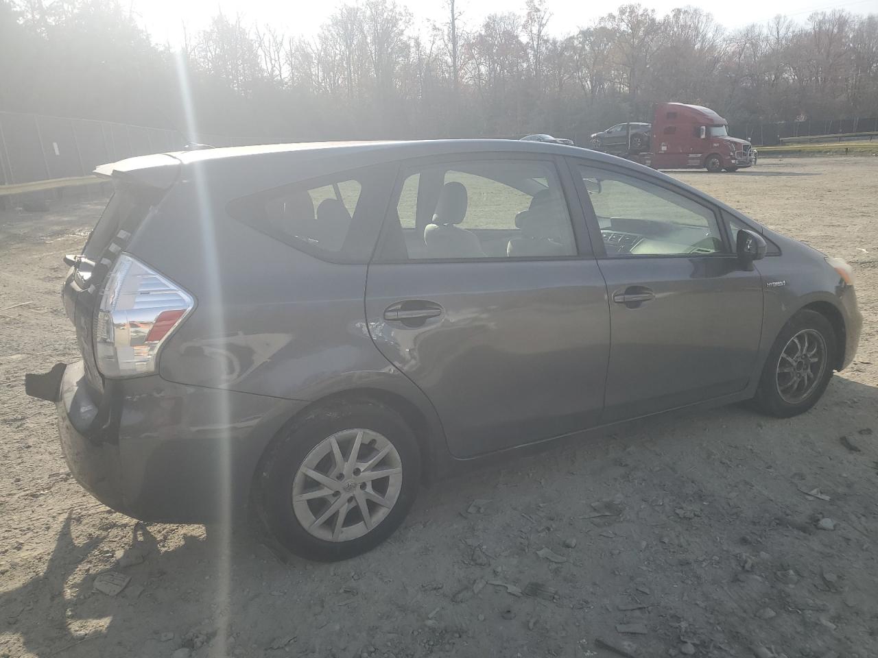 VIN JTDZN3EU3E3335734 2014 TOYOTA PRIUS no.3