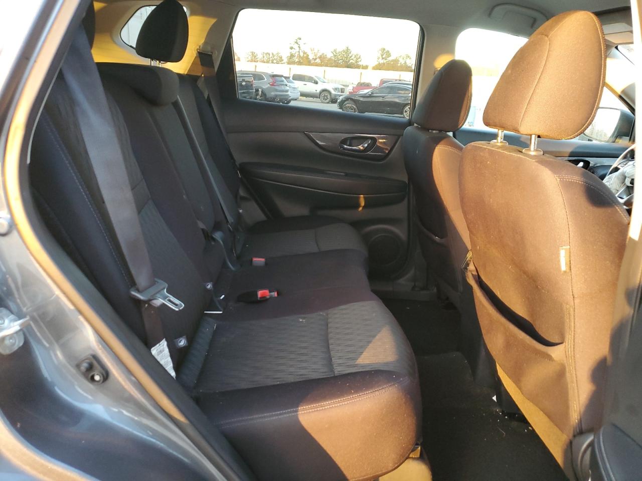 2018 Nissan Rogue - Image 11