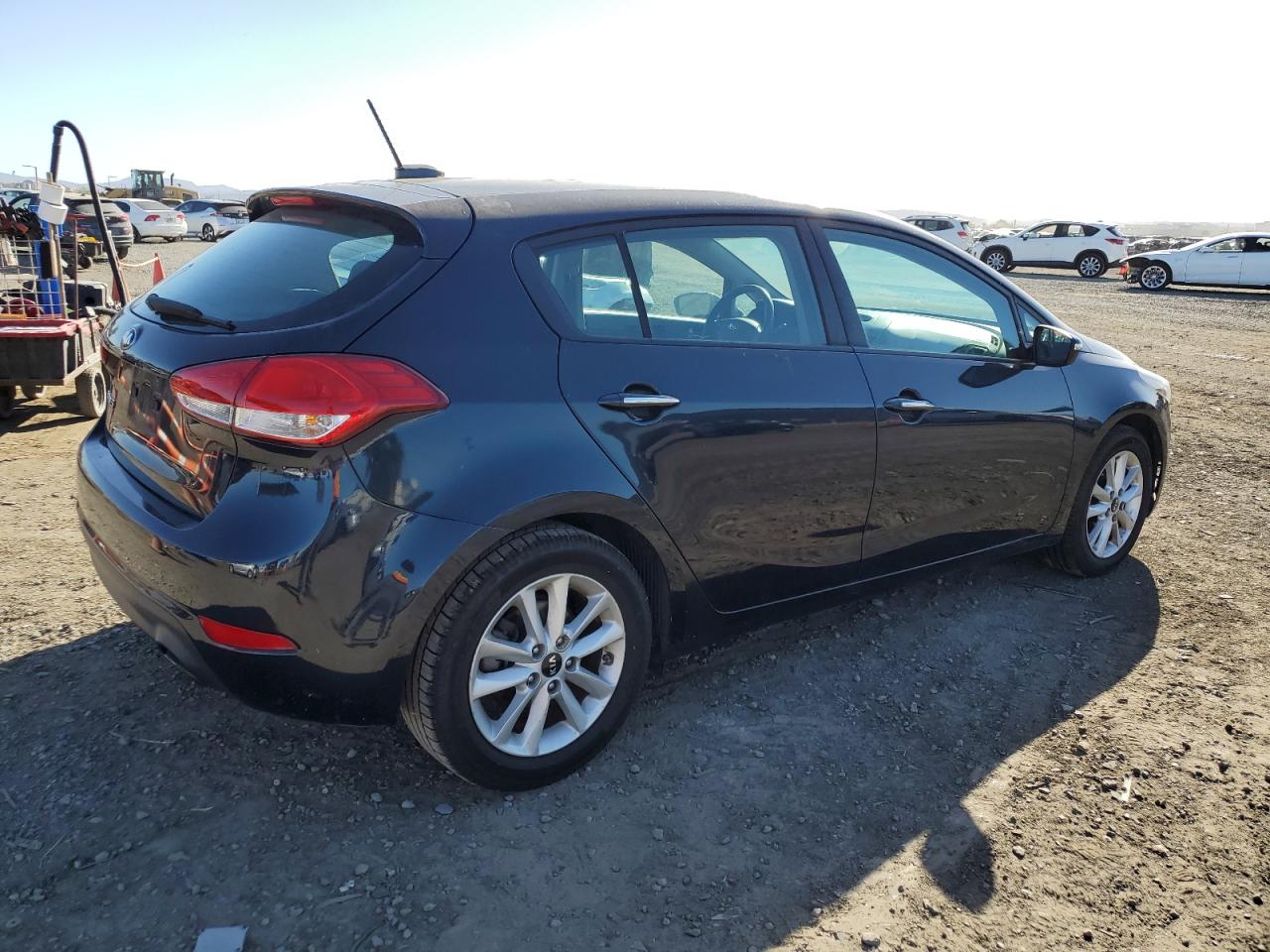 VIN KNAFK5A84H5680423 2017 KIA FORTE no.3