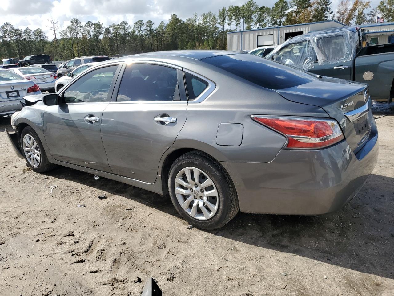 2014 Nissan Altima - Image 2