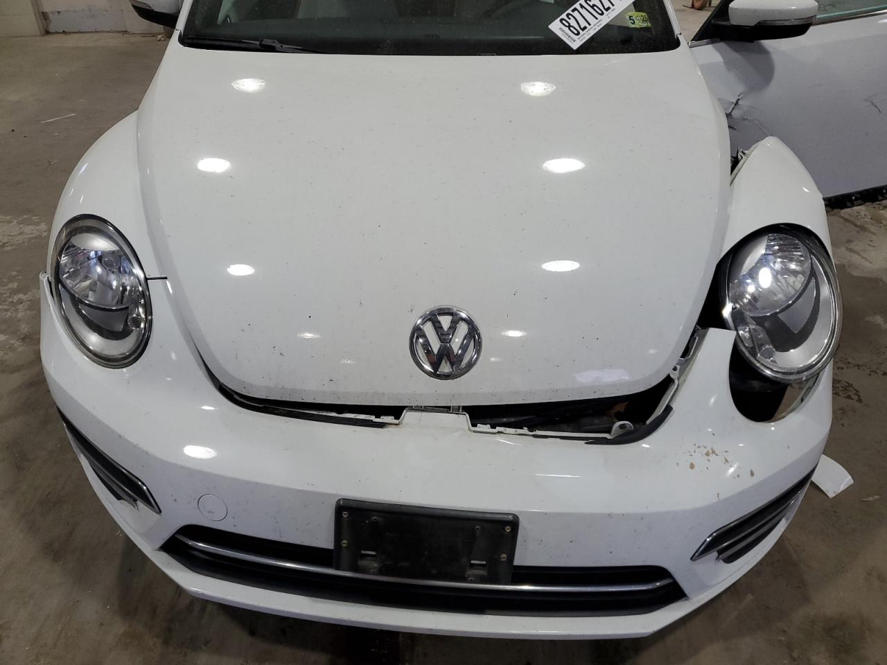 2017 Volkswagen Beetle - Image 13