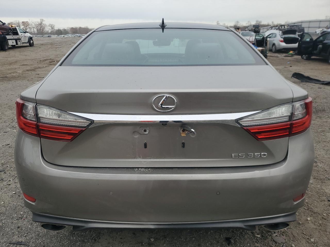 2016 Lexus ES - Image 6