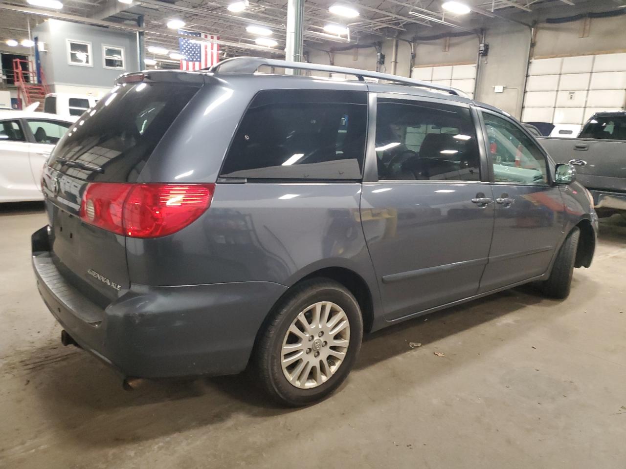 2008 Toyota Sienna - Image 3