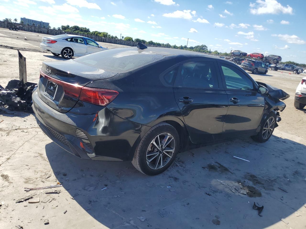 VIN 3KPF24AD2PE590829 2023 KIA FORTE no.3