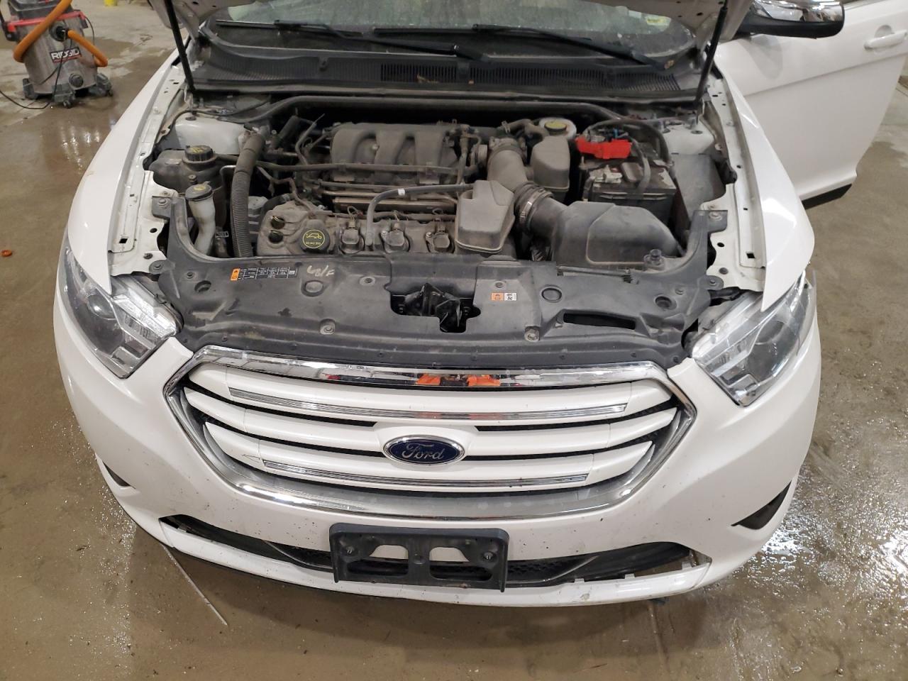 2018 Ford Taurus - Image 11