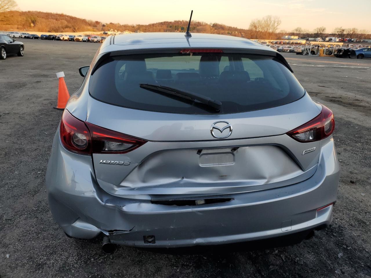 2017 Mazda 3 - Image 6